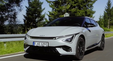 KIA, arriva la nuova EV6. Elettrica con stile