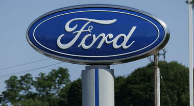 Ford, i dazi costano 800 milioni di dollari, prima perdita trimestrale dal 2023. Azzerato l'utile netto della compagnia
