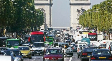 Francia, anche a luglio il mercato auto resta ai minimi storici: -7,7% con poco piu di 116mila vendite