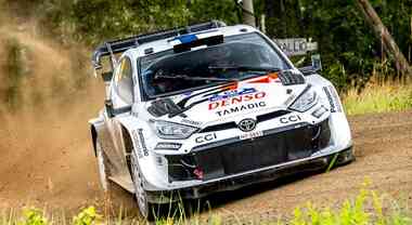 Wrc, Rovanperä trionfa e Toyota domina in Finlandia con 5 auto ai primi 5 posti, come Lancia nel 1990 in Portogallo