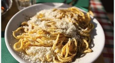 Cacio e pepe sbagliata, altro errore della Bbc: dopo il burro, la panna. Lo  chef Mera: