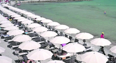 Lidi cari e vuoti? In Puglia, c'è chi dice “no”: tariffe per tutte le  tasche e sconti. Ecco dove