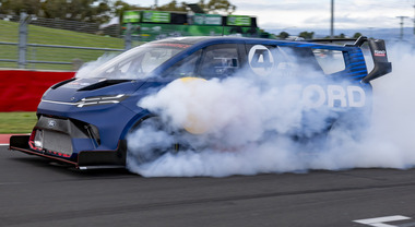 Ford, il Transit SuperVan 4.2 infrange il record del Nürburgring tra i furgoni