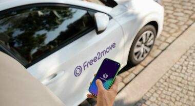 Stellantis, ipotesi vendita attività car sharing Free2Move. No comment dell'azienda