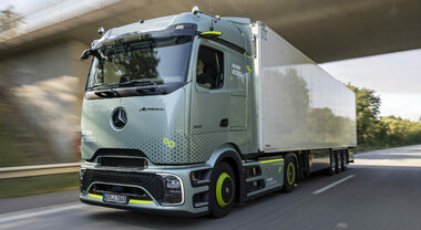 Sicurezza in prima fila, Mercedes Actros ottiene le 5 stelle Euro Ncap. Tecnologie di assistenza alla guida utili a prevenire collisioni