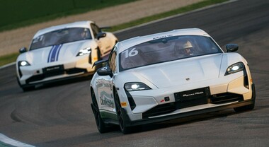 Porsche, nella Motor Valley lo spettacolo finale della Taycan Rush