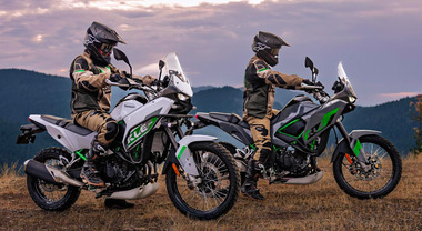 Kawasaki KLE500, a Eicma 2025 torna un'icona: anteriore da 21'' e bicilindrico (anche per neopatentati)