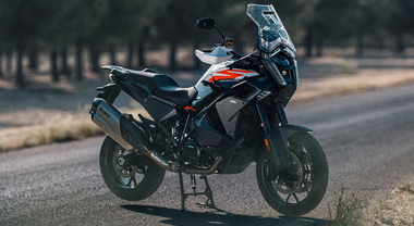 KTM 1390 Super Adventure 2026: a Eicma arriva la nuova gamma con le versioni S EVO, S e R