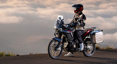 MV Agusta Enduro Veloce 2026: a Eicma la nuova enduro stradale varesina col tre cilindri da 124 cv