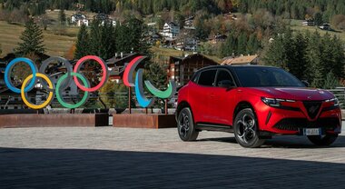 Alfa Romeo, debutta Junior in versione Milano Cortina 2026. A bordo sfoggia dotazioni tecnologiche e di sicurezza hi-tech