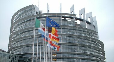 Ue, accordo su obiettivo -90% emissioni al 2040. Commissione “ruolo carburanti a zero emissioni, a basse emissioni e rinnovabili”