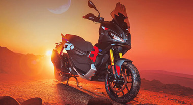 Aprilia SR GT 400, l'anello di congiunzione tra il mondo degli scooter e delle moto