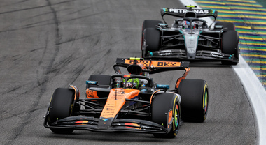 Norris vince la gara Sprint di San Paolo, secondo un brillante Antonelli, Ferrari quinta con Leclerc. Brutto incidente a Bortoleto, illeso