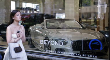 Bentley, non solo elettrico: produzione motori ibridi Phev oltre 2035. Il ceo Walliser aggiorna il piano Beyond100+