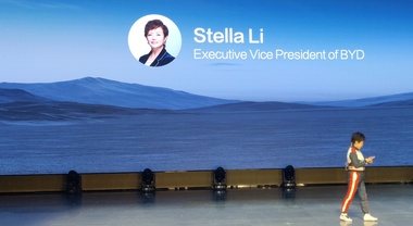 BYD va forte in Europa e America Latina, ma globalmente le vendite calano e gli obiettivi si ridimensionano