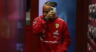 Hamilton, “un incubo” la prima stagione in Ferrari. Il baronetto inglese sbotta dopo il ritiro nel Gp del Brasile