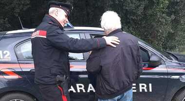 Perde l'orientamento e scompare nel bosco: un 77enne ritrovato e salvato dai carabinieri