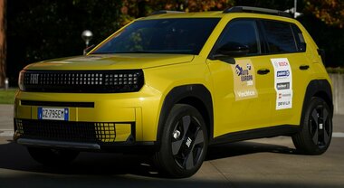 Fiat Grande Panda è Auto Europa Uiga. La giuria popolare ha premiato la Compass, quella degli opinion leader ha scelto la CLA