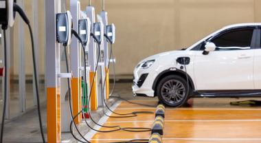 Auto elettriche, in Italia superata la soglia dei 70mila punti ricarica. Lombardia in testa con 14.242 (+2.255), poi il Lazio (7.447)