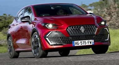 Renault Clio: tra maggior tecnologia e personalit&agrave;, diventa pi&ugrave; efficiente puntando alle vetture di segmento superiore