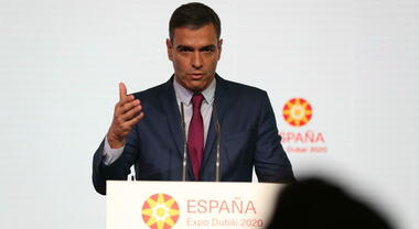 Spagna, premier Sanchez annuncia 400 mln di sussidi per acquisto veicoli elettrici nel 2026. Altri 300 mln per le stazioni di ricarica