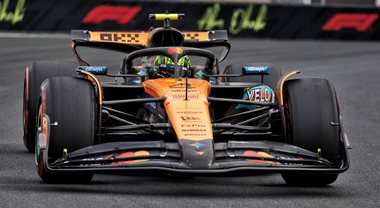 GP Yas Marina, la sfida finale: Norris comanda anche nel 2&deg; turno e aumenta il vantaggio su Verstappen