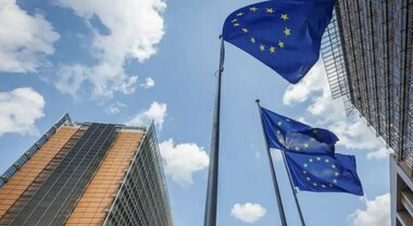 Commissione Ue verso presentazione del pacchetto auto il 16 dicembre. Probabile revisione stop ai motori termici nel 2035