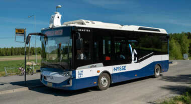 Autobus a guida autonoma sperimentato all'autodromo di Imola. Ha percorso 2,6 km fermandosi ai semafori e agli ostacoli