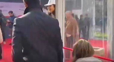Andrea Giambruno ad Atreju con la figlia