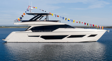 Ferretti, varato, e spedito negli Usa, il nuovo 720: yacht di 22,5 metri erede del modello nato nel 2019