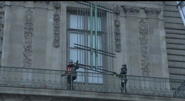 Parigi, al Louvre installata infine una grata sulla finestra del furto