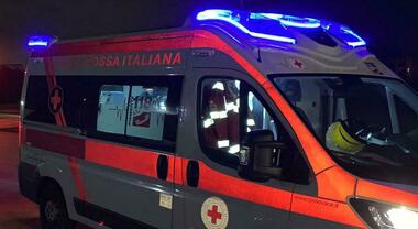 Scontro frontale tra due auto nella notte di San Silvestro: quattro feriti, tre gravi