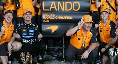 Norris: &laquo;Nel 2026 mi piacerebbe lottare di pi&ugrave; con Hamilton. Ha dimostrato di essere il pi&ugrave; grande di tutti i tempi&raquo;