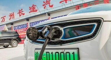 Cina, varate le prime norme al mondo che limitano il consumo energetico per le auto elettriche