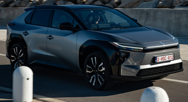 Toyota, miglioramento continuo. Al volante dell'elettrica bZ4X: cresce efficienza e autonomia