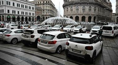 La guerra dei taxi contro Uber e l'algoritmo, sciopero in tutta Italia