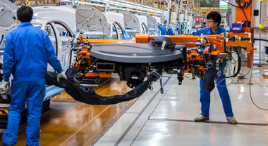 Cina, produzione (+10,4%) e vendite (+9,4%) auto raggiungono nuovi record nel 2025. Entrambe superano quota 34 mln