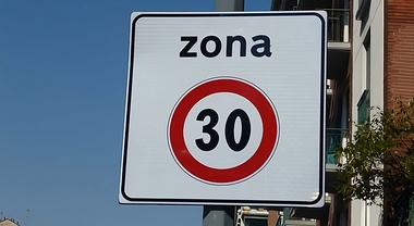 Roma, nel centro storico scatta il limite dei 30 km/h dal 15 gennaio. Al via domani la zona 30 all'interno della Ztl