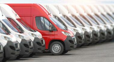 Veicoli commerciali, nel 2025 il mercato in Italia chiude in calo del 4,9%. Cresce al 4,4% la quota dei mezzi elettrici