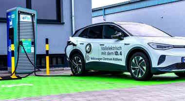 Governo tedesco vara incentivi per elettriche ed ibride. Per le Bev da 3mila a 6mila euro in base a reddito e nucleo familiare