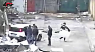 Auto rubate, smontate in poche ore o restituite con il &ldquo;cavallo di ritorno&rdquo;: cos&igrave; agiva la banda