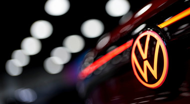 Volkswagen corre alla Borsa di Francoforte: +5%, liquidit&agrave; superiore alle attese nel 2025: "oltre 34 miliardi di euro"