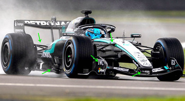 Mercedes F1, presentata la W17 di Kimi Antonelli: primi giri sotto la pioggia a Silverstone
