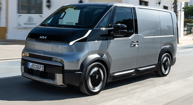 PV5, un nuovo capitolo per i commerciali elettrici. Design modulare e autonomia fino a 416 km per il PBV di Kia