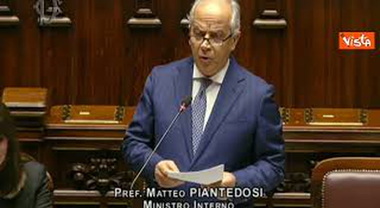 Scontri Torino, Piantedosi: Feriti 108 agenti, la Digos prosegue le indagini