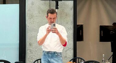 Versace, Pieter Mulier è il nuovo direttore creativo: una settimana fa aveva annunciato l’addio alla maison Alaïa