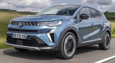 Renault propone due modelli nel cuore del mercato, Symbioz e Austral. Entrambi hanno tecnologia &ldquo;full hybrid&rdquo; ma diversa fra loro