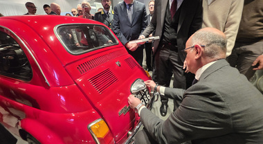 Targhe storiche, al via la produzione con il design d'epoca. Anche veicoli costruiti prima del 1952