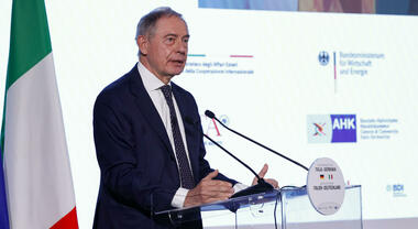 Urso: &laquo;Ci attendiamo al vertice di Bruxelles su competitivita auto la convergenza su strada tracciata da Italia&raquo;