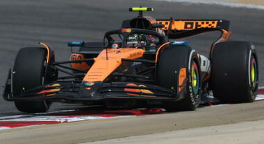 F1 a Sakhir, la McLaren di Norris firma la prima giornata di test col miglior tempo. Poi Verstappene e Leclerc